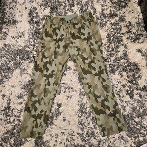 Gap Women’s High-Rise Straight Khaki Pants | Size 6 | Green Camo